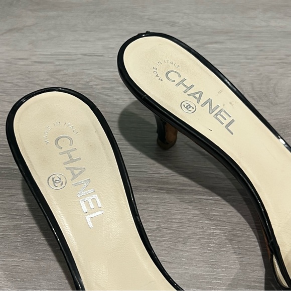 CHANEL Black Patent Leather CC Logo Kitten Heel Mules Size 39 - Picture 8 of 14